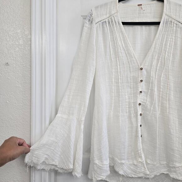 Free People Boho Fringe Hem V-Neck Blouse Sz S Flared Sleeve Ivory Peasant Goth - Picture 2 of 9